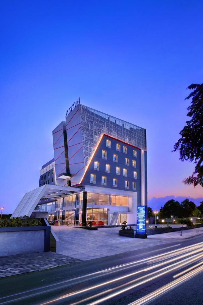 Aston Lampung City Hotel Bandar Lampung Zewnętrze zdjęcie