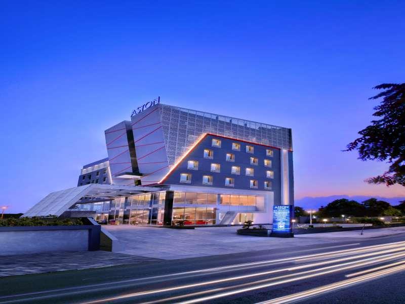 Aston Lampung City Hotel Bandar Lampung Zewnętrze zdjęcie